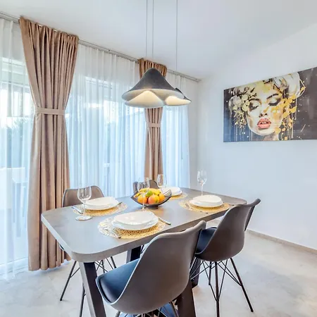 Dimora 2 Bdr With Free Private Parking Apartment Zadar