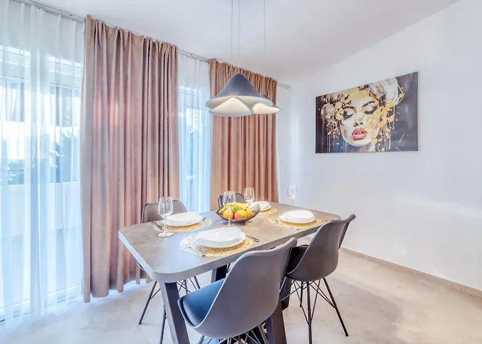 Dimora 2 Bdr With Free Private Parking Zadar