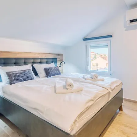 Dimora 2 Bdr With Free Private Parking Apartment