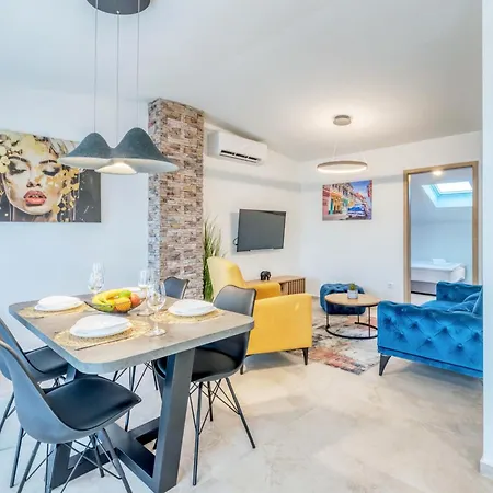 Dimora 2 Bdr With Free Private Parking Appartement