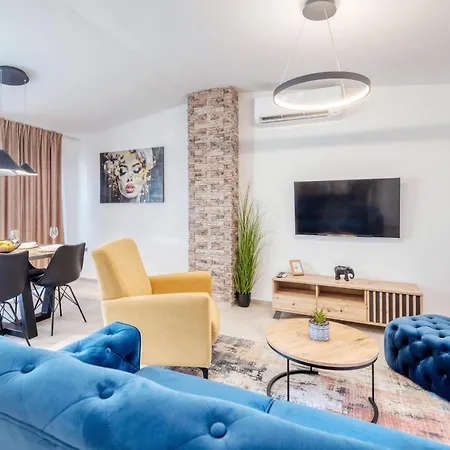 Dimora 2 Bdr With Free Private Parking *