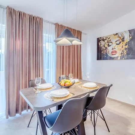 Dimora 2 Bdr With Free Private Parking Zadar